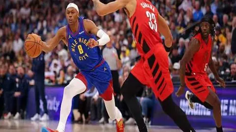 曼联10人逆转伊镇，多古助攻马奎尔制胜，首胜近4轮跃升至第14位